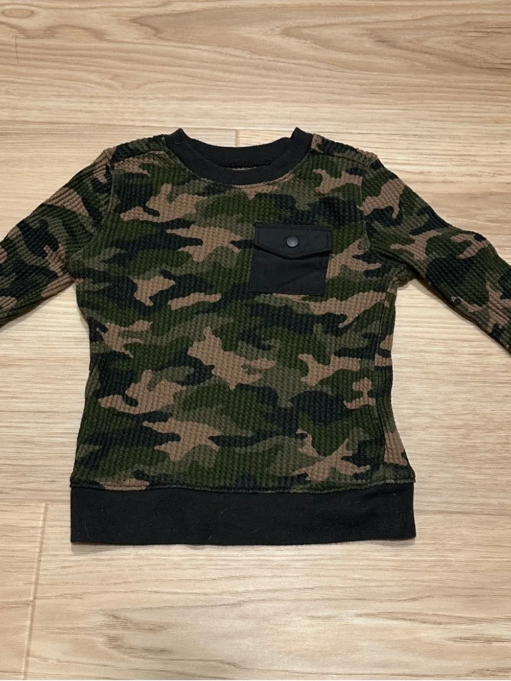 2 Old Navy Thermal Shirt Bundle